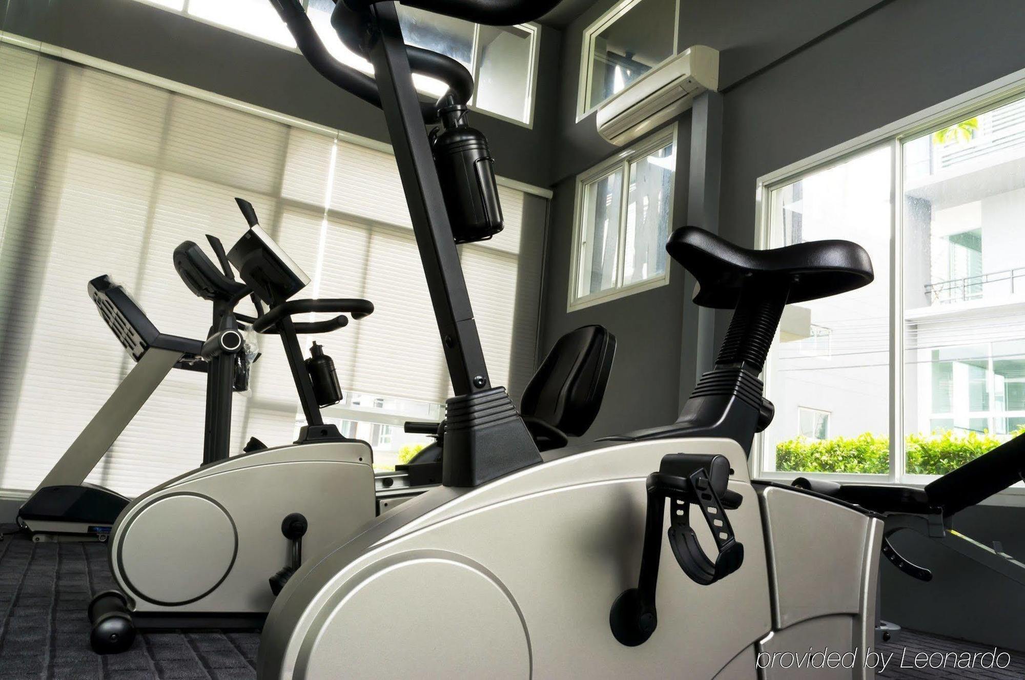 E&O Residences Kuala Lumpur Esterno foto A stationary bicycle